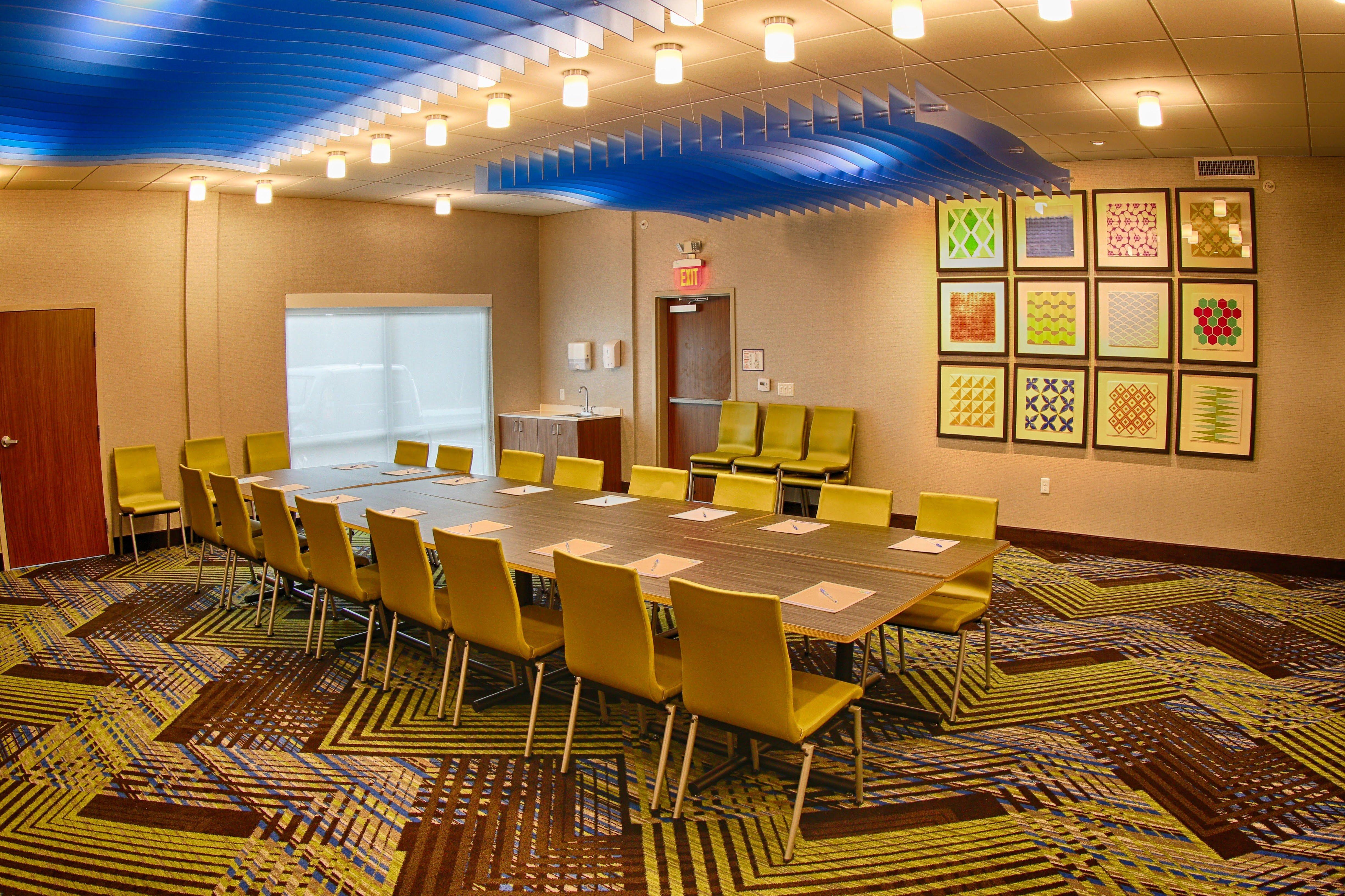 Holiday Inn Express & Suites - Detroit Northwest - Livonia By Ihg Exterior photo
