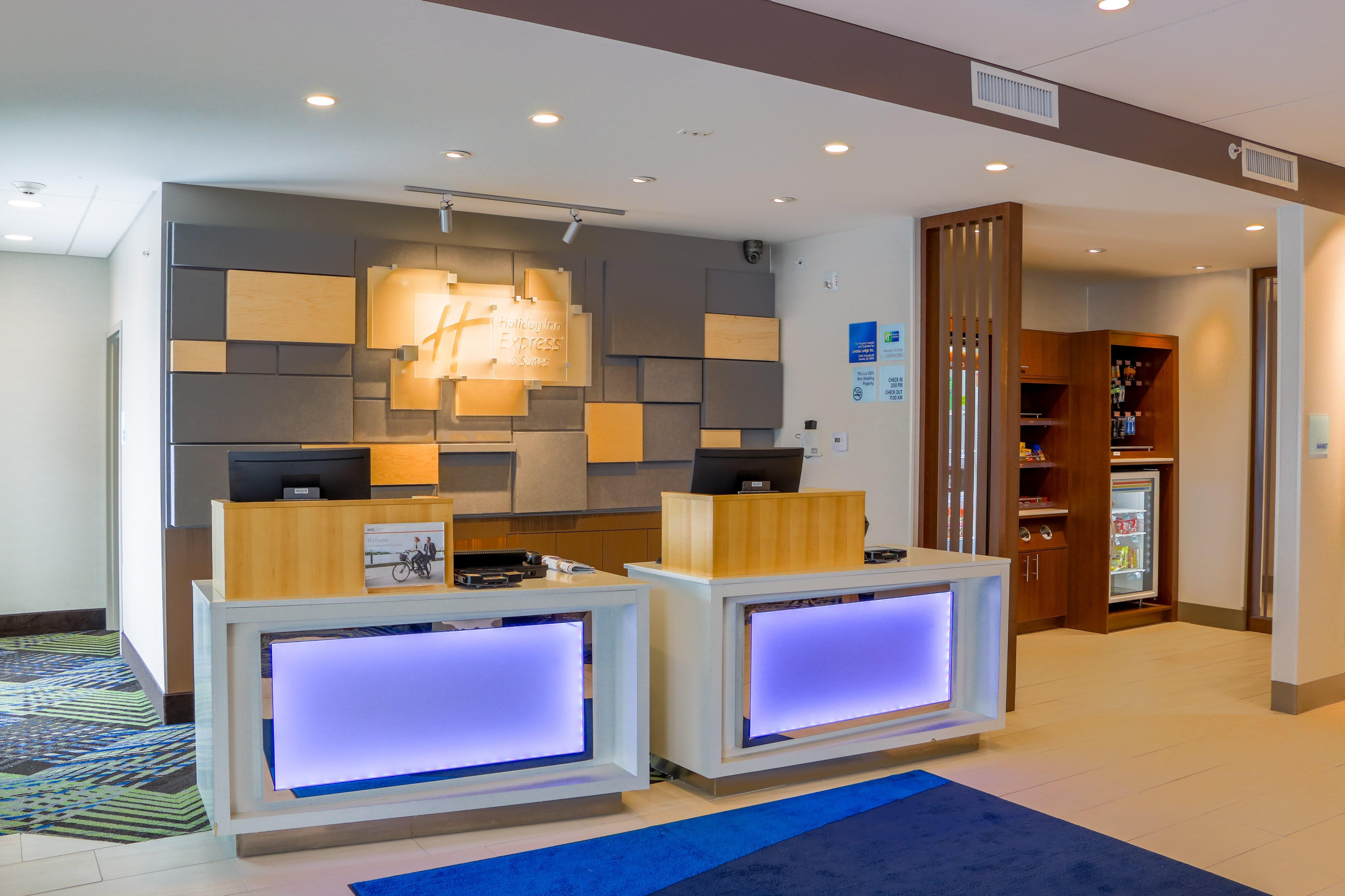 Holiday Inn Express & Suites - Detroit Northwest - Livonia By Ihg Exterior photo